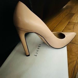 Theory nude pumps
